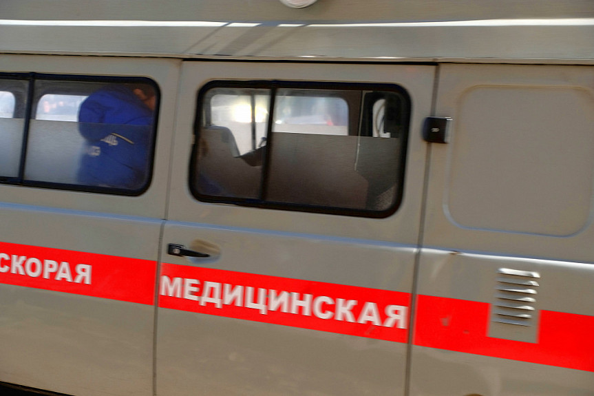 В Бурятии три человека получили ранения в столкновении грузовика с УАЗом