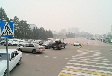 Бурятия. Улан-Удэ. Дым от крупных лесных пожаров в Якутии окутал столицу Бурятии (9 августа 2021 года)